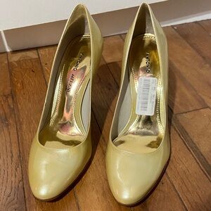 ANTONIO MELANI Pale Yellow Patent Pointed-Toe Pumps